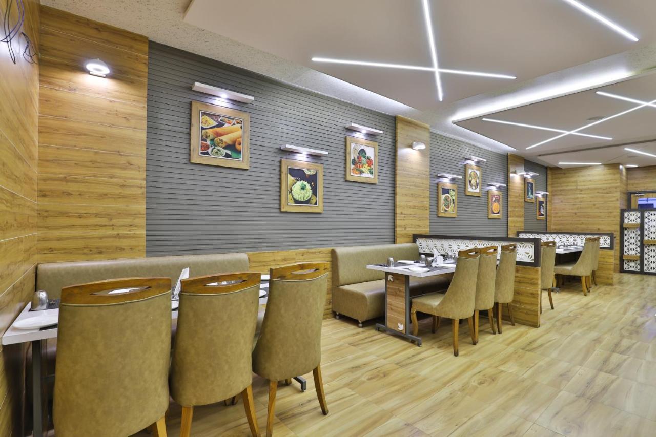 The Square Somnath Hotel Ngoại thất bức ảnh